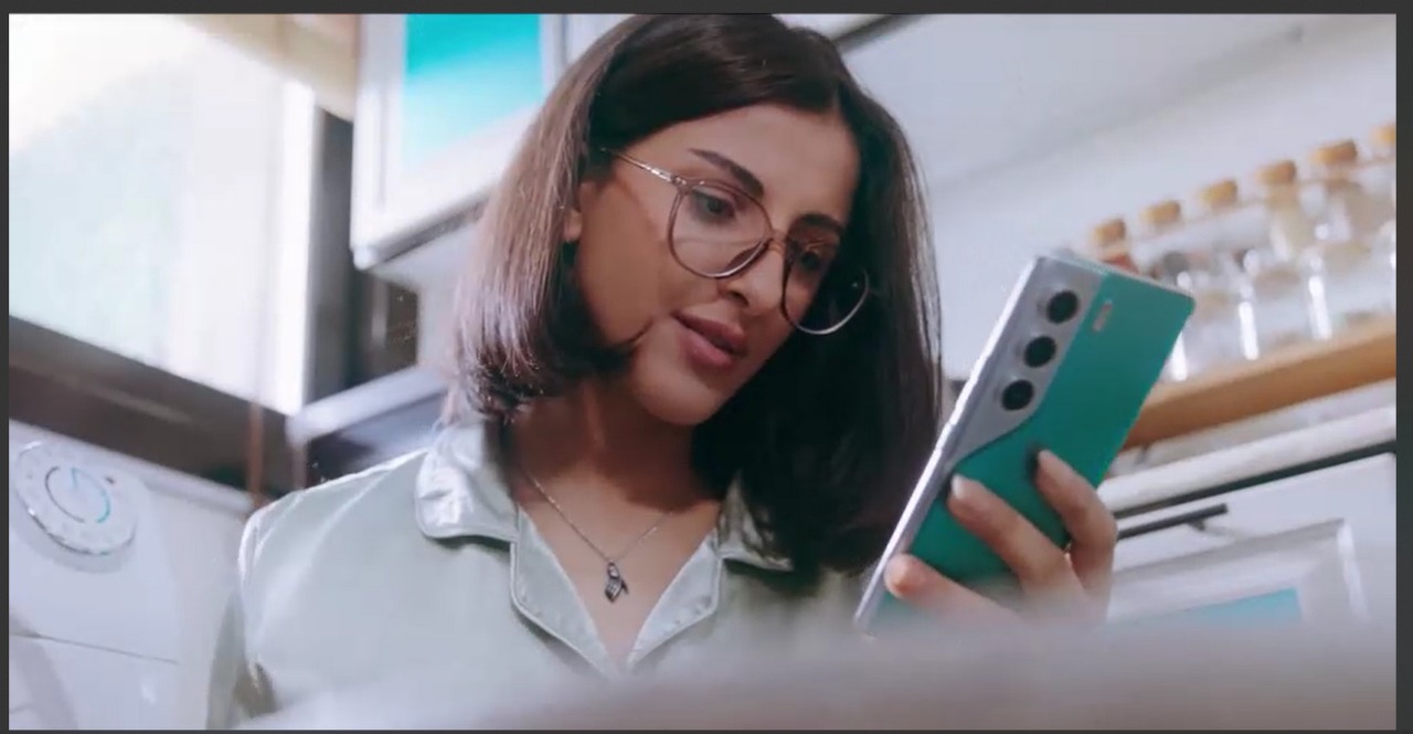 Techo Smartphone Advertisement 2